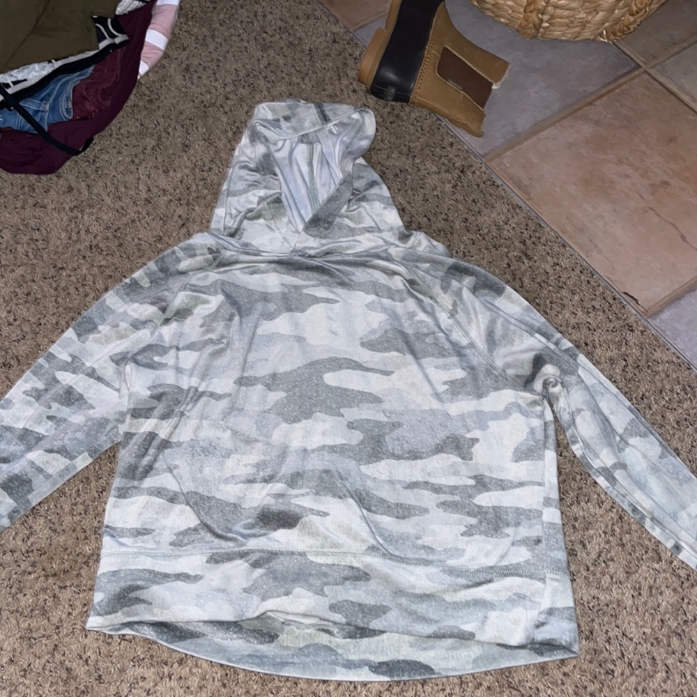 super soft camo light weight sweatshirt